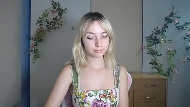 LuciaYoung webcam