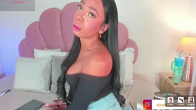Nicole_Paradise webcam