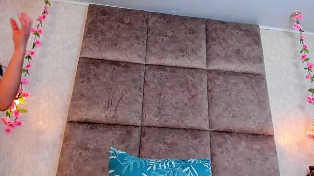AnyaJay live cam
