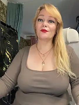 Sweet-blonde webcam