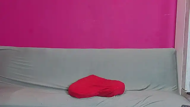Young_Strawberry webcam