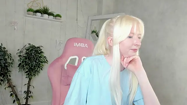 marin_blair (F young) - Suck fingers while sitting on knees