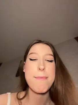 bambi_sin (F teen) - Ride dildo + reverse cowgirl 💦