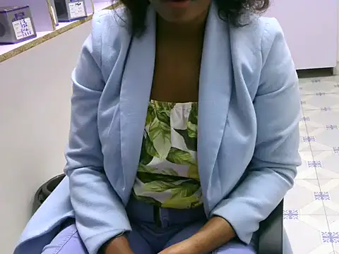 Bustycece webcam