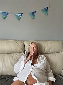 Blondnboujee53
