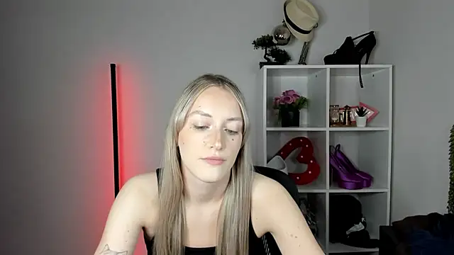 EvelynBlond webcam