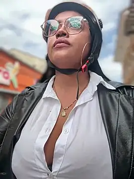 Outdoors-Mia_Khalifa webcam