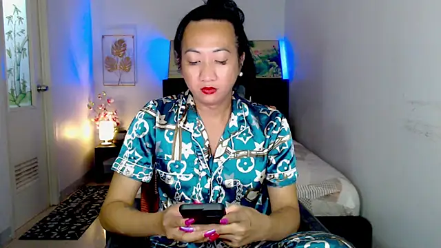 LovelyQueen69 webcam