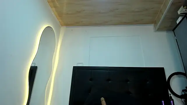 BustyGlow webcam