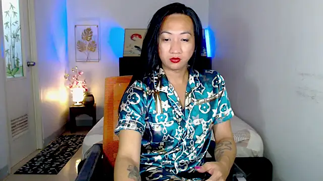 LovelyQueen69 webcam