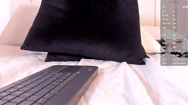 Melodyblacke live cam on StripChat