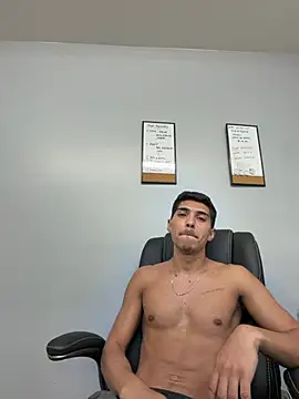 WavyAlloy30 live cam on StripChat