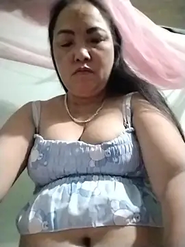 NAAYA8190 live cam on StripChat
