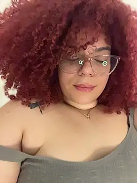 Leyah__ live cam on StripChat