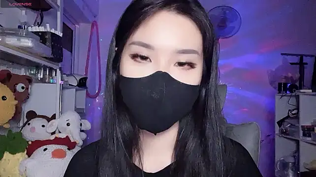 Tieu-May live cam on StripChat