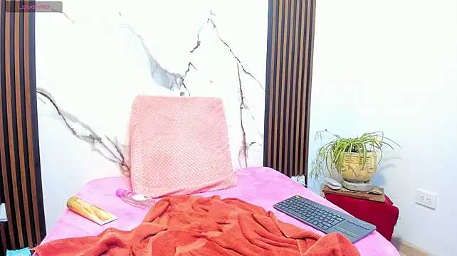 Diiamond18_ live cam on StripChat