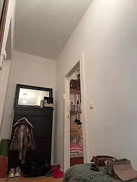 SkinnyLilly webcam