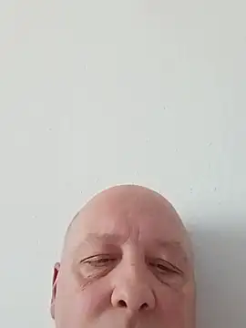 Macmuenze live cam on StripChat