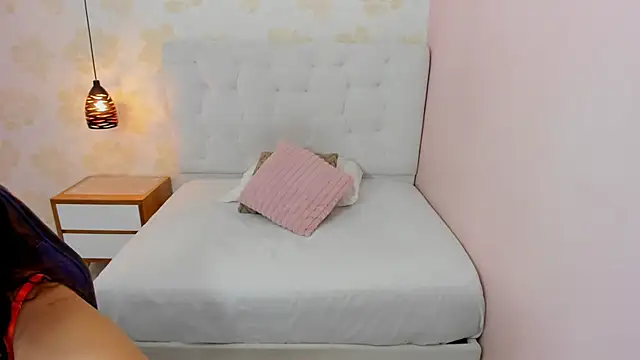 angelinemore live cam on StripChat