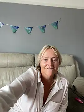 Blondnboujee53