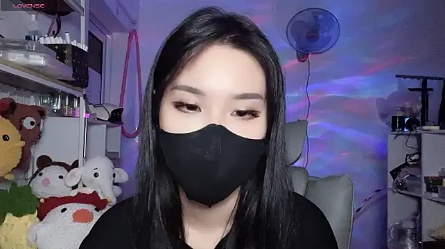 Tieu-May live cam