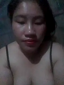 Phuongly_bb live cam on StripChat
