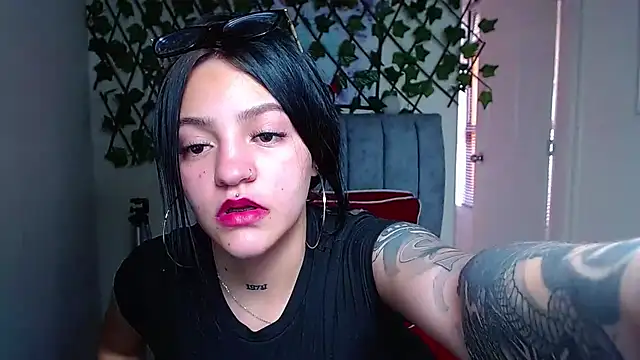 Violettasquirt webcam