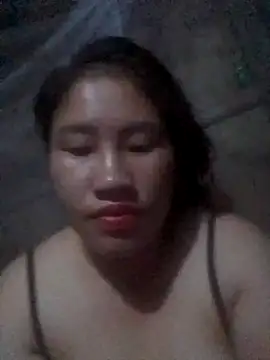 Phuongly_bb live cam on StripChat