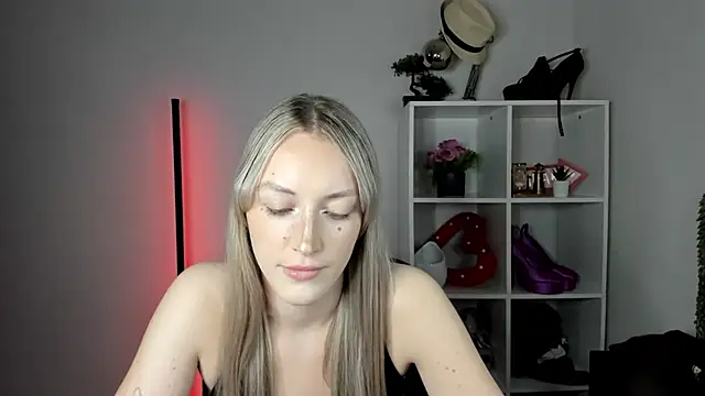 EvelynBlond webcam