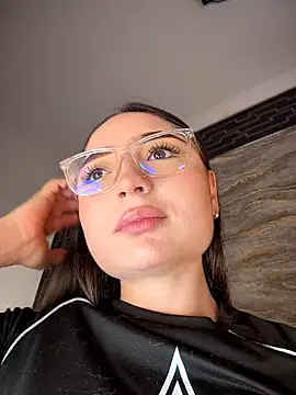 Mia_Luxor webcam
