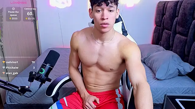 Luke_Muscle live cam on StripChat