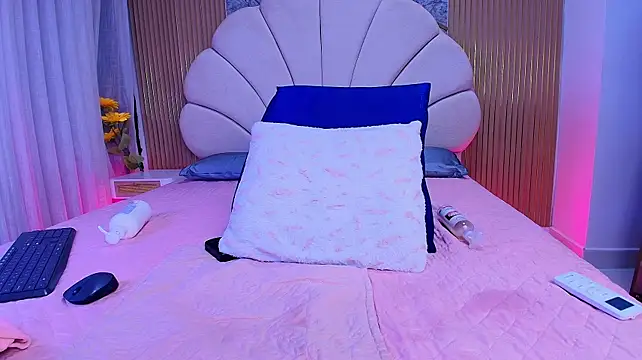 aisha_sh webcam