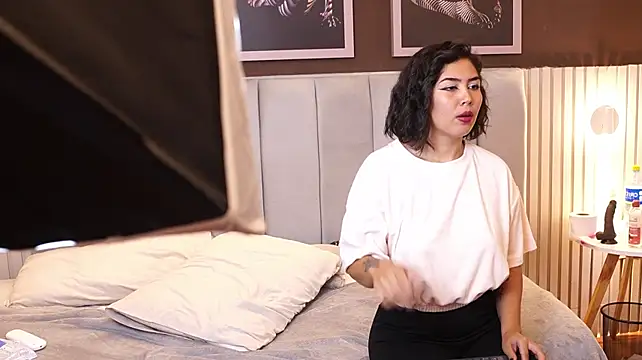 RoxyandAron2 live cam on StripChat