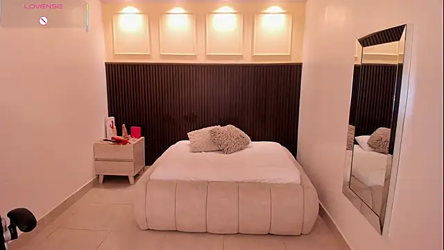 lisapalmer7 (F young) - show tits