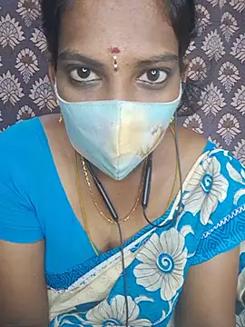 Tamil_hot_Kaviya live cam on StripChat