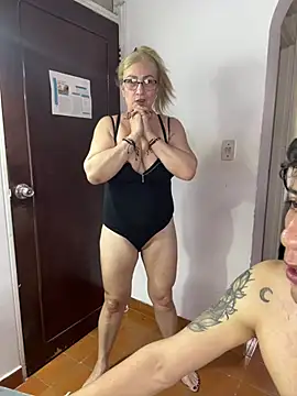 Sexytaty2022 live cam on StripChat