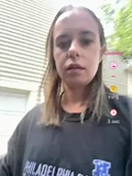 emmyemmmxoo live cam preview