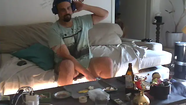 B-A-M-B-I webcam
