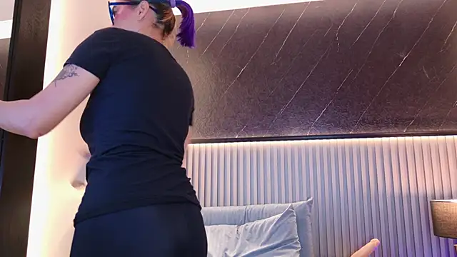 annie_hawk webcam