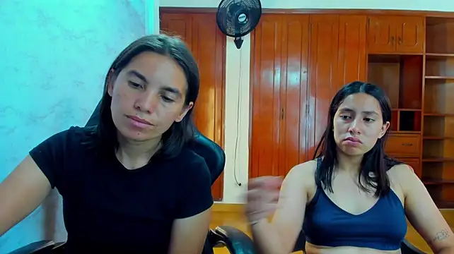 Soffy_and_Emily webcam