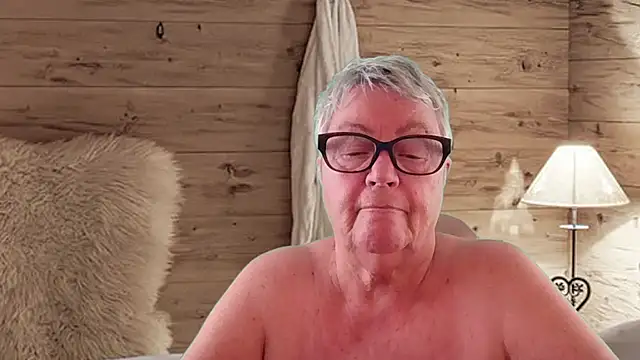 Mystery-Grandmother live cam on StripChat