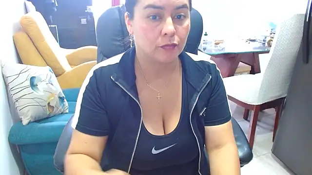 Ixchel_Anaid live cam on StripChat