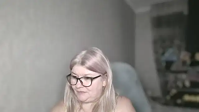 Diana_49 live cam on StripChat