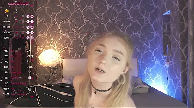 MiaMiaMeow live cam on StripChat