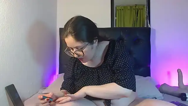 KrystalAdams live cam on StripChat
