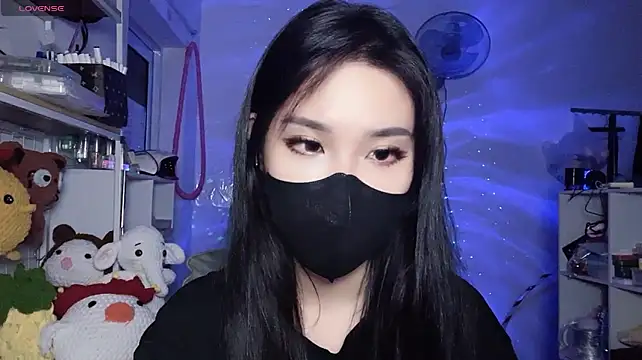 Tieu-May live cam on StripChat