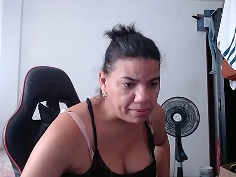Adriana_0312 🕓 online sex chat