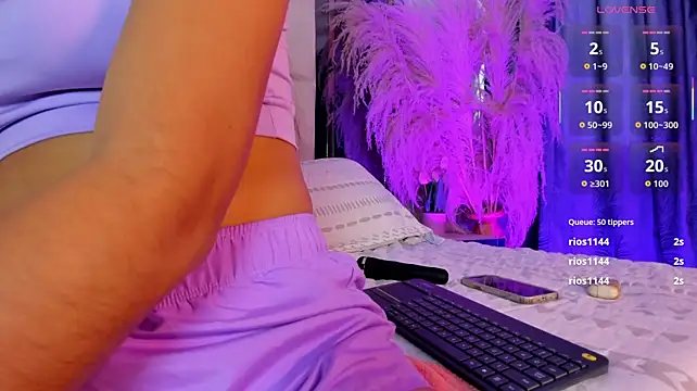 CarolineFyre webcam