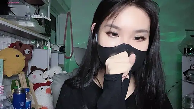 Tieu-May live cam on StripChat