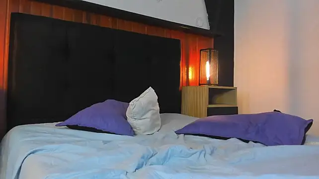Cheys_Mast live cam on StripChat